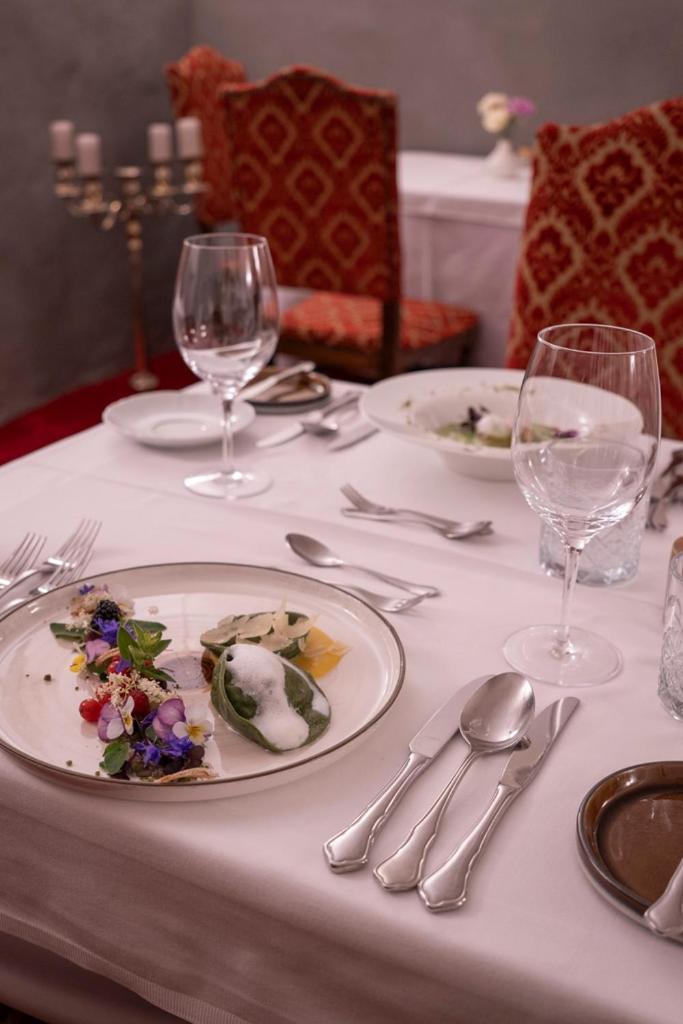 Hotel Castel Rundegg (Adults Only) Мерано Екстериор снимка
